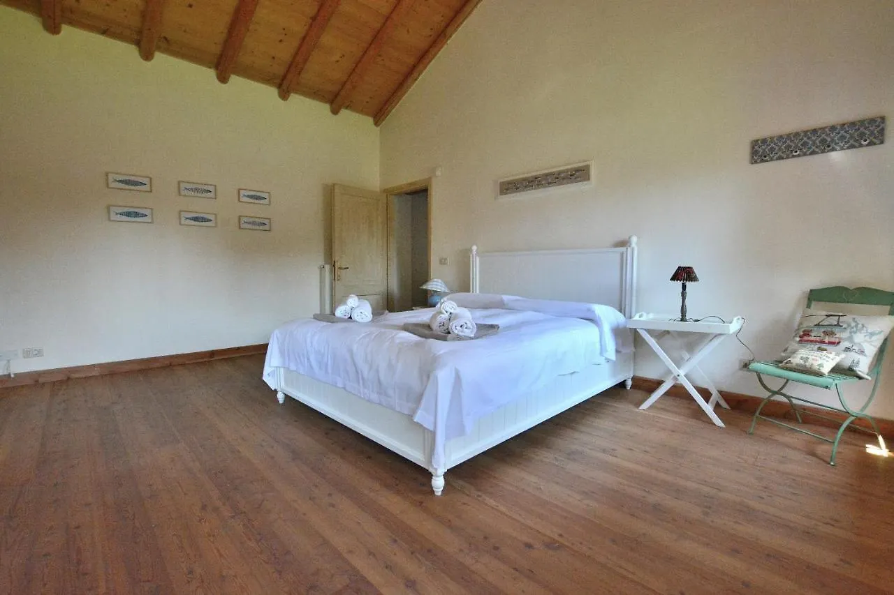 Шале Rustico Villa Marciaga With Pool Костермано
